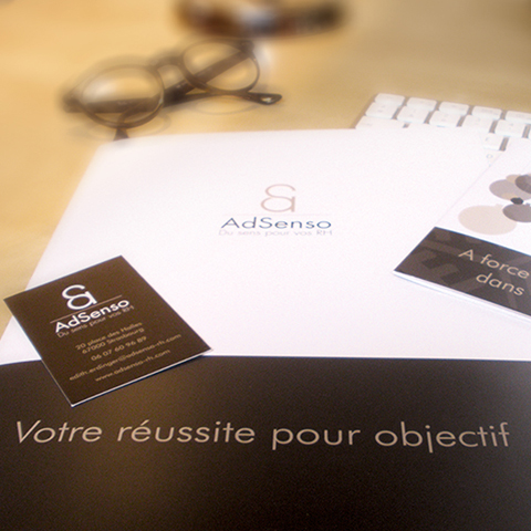 Réalisation d'une plaquette, des cartes de visite et des cartes de voeux pour AdSenso pour leur communication corporate